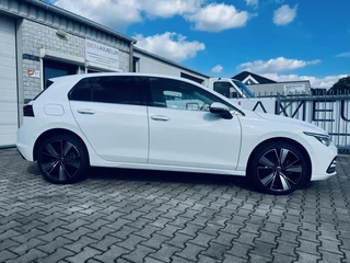 Volkswagen Golf 1.4 TSI eHybrid Navi/ CarPlay/ Stoelmassage / 8