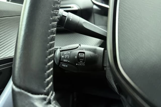 Peugeot 2008 1.2 PureTech Blue Lease Allure 130 PK | Handgeschakeld | Trekhaak | Navigatie | Climate Control | Airco | Cruise Control | Camera | Licht Metalen Velgen / 26