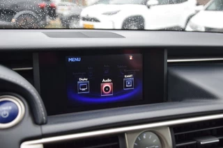 Lexus IS 300H HYBRID Business Line DEALER ONDERHOUDEN / 19