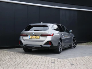 BMW 5-serie Touring 550e xDrive M-SPORT PRO | LEDER | PANO-DAK | HEAD-UP | LEDER | BOWERS & WILKINS | TRAVEL-PAKKET | SURROUND PAKKET | INNOVATIE-PAKKET | ( NWPRIJS 105.000,- ) | SOH 97.4% | / 4