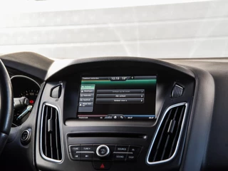 Ford Focus Wagon 1.0 Titanium Edition Xenon | Keyless | Navi | Camera | Stoel+stuurverwarming | Cruise control | PDC v+a / 16