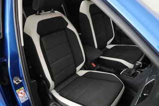 Volkswagen T-Roc 1.5 TSI 150pk DSG Sport Trekhaak Stoelverwarming Camera Keyless Navigatie / 2
