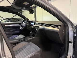 Volkswagen Passat 1.5 TSI R-Line Business + Pano Virtual H&K / 28