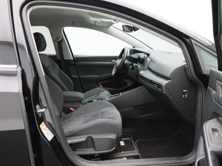 Volkswagen Golf 1.5 eTSi 150 Pk Automaat Style | Adaptive Cruise | Climatronic | Camera | CarPlay | Navigatie | 17 Inch / 37