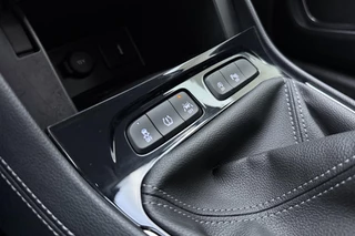 Opel Grandland X 1.2 Turbo Business Executive | Electrische achterklep | Navigatie | Camera | Half lederen bekleding | DAB radio | Apple Carplay | Extra getint glas / 24