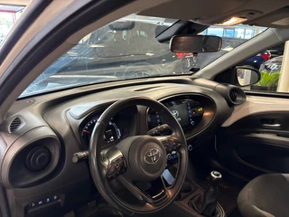 Toyota Aygo X 1.0 VVT-i MT first / apple /stoelverw /cruisec /camera/pdc/clima/boeken / 10