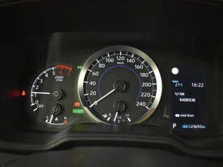 Toyota Corolla Touring Sports 1.8 Hybrid Active | Trekhaak | Stoelverw. | Navigatie / 17