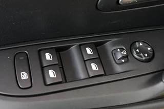 Peugeot 208 1.2 PureTech GT Pack Stoelverwarming Camera Keyless Adaptieve Cruise / 30
