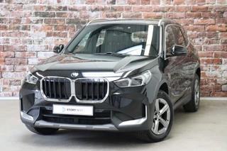 BMW X1 sDrive18i High Executive Automaat / Widescreen Display / Stoelverwarming / Leder / Climate Control / Driving Assistant Plus / Cruise Control / Leder / Achteruitrijcamera / 17 Inch / Adaptieve LED koplampen