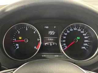 Volkswagen Polo 1.4 TDI Comfortline DSG CARPLAY CRUISE ECC LM. / 24