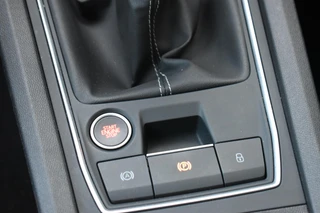 SEAT Leon Sportstourer 2.0 TDI Style Business Intense / 19