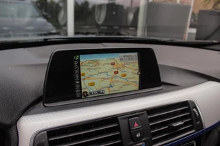 BMW 3-serie Touring 318i Centennial Executive M-sport | 2e eigenaar | HiFi audio | Navigatie | Bluetooth | Climate control | M-sportstuur | Cruise control | PDC | 18 inch | Trekhaak / 24