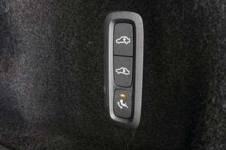 Volvo XC60 2.0 T6 Plug-in hybrid AWD R-Design Pano Trekhaak Harman Kardon Stoelverwarming 21" / 47