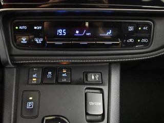 Toyota Auris 1.8 Hybrid Edition S | All Season | Keyless | Parkeersensoren | Navi / 13