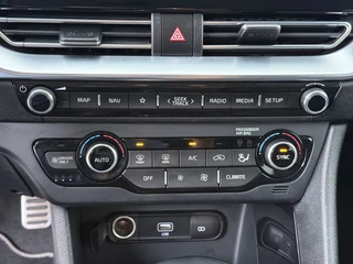Kia Niro 1.6 GDi Hybrid DynamicPlusLine  - Trekhaak - Stoel/stuurverwarming - Camera - AppleCarplay - Android Auto - - Fabrieksgarantie tot 02-2028 / 31