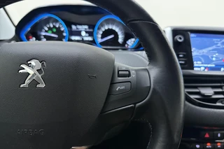 Peugeot 2008 1.2 PureTech Allure | Navigatie | Climate Control | Cruise Control | Camera | Lichtmetalen Velgen | Parkeersensoren Achter / 22