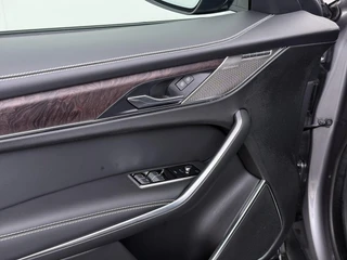 Jaguar F-PACE 2.0 P400e PHEV HSE VAN: 40.900,- VOOR: 38.877,- UW VOORDEEL: 2.023,- RIJKLAARPRIJS INCL 12 MND BOVAG GARANTIE| PANORAMA DAK | EL.STOELEN MET GEHEUGEN | HEAD UP | STOEL + STUUR VERWARMING | LEDER| 360 CAMERA / 19