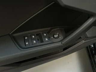 Audi A3 Sportback 40 TFSI e Advanced Edition LED Virtual Cockpit Parkeersensoren Navigatie DAB+ / 18