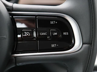 Fiat 500 3+1 Icon 42 kWh | Navigatie | Climate Controle | 17 Inch | Parkeersensoren | Bluetooth | 40.959 Km!! / 23
