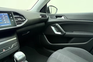 Peugeot 308 SW 1.2 PureTech Blue Lease Premium 130pk | Navigatie | Panoramadak | Climate Control | Trekhaak | Camera | Cruise Control | Parkeersensoren | Apple Carplay - Android Auto / 33