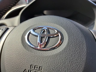 Toyota Yaris 1.3 VVT-i Aspiration / 15