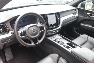 Volvo XC60 T6 Recharge AWD Plus Bright | Stoelverwarming | Trekhaak | 360° Camera |  Long range  | Pilot Assist |  BLIS  | Keyless / 21