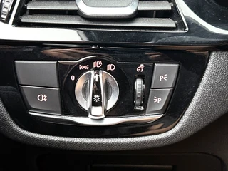 BMW 5-serie 545e xDrive M Sport | Camera | Adaptive Cruise | Stoelverwarming | / 28