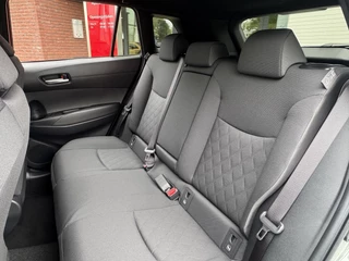 Toyota Corolla Cross 2.0 Hybrid 180 DYNAMIC NIEUW DIRECT LEVERBAAR! BLIND SPOT STOEL/STUURVERW KEYLESS 18'' LM-VELGEN APPLE/ANDROID NAVI CLIMA AD-CRUISE PARK-SENSOREN / 11