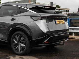 Nissan Ariya Evolve 91 kWh | SOH 99% | Panoramadak | Trekhaak | ACC | HUD | Voorstoelen verwarmd en geventileerd | Warmtepomp | 360 Camera | 19" / 59