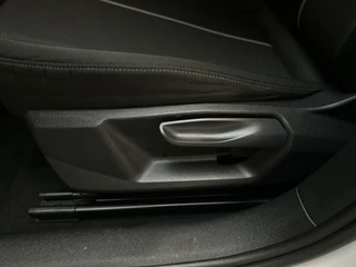 Audi A1 Sportback 25 TFSI Pro Line Navigatie DAB+ App-Connect Virtual Cockpit / 26