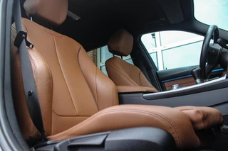 BMW 3-serie Touring 318i Centennial Executive M-sport | 2e eigenaar | HiFi audio | Navigatie | Bluetooth | Climate control | M-sportstuur | Cruise control | PDC | 18 inch | Trekhaak / 16