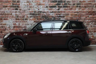 MINI Clubman Cooper Serious Business / Navigatiesysteem Professional / Panoramadak / Harman Kardon / Climate Control / 17 Inch / LED-koplampen / Parkeersensoren / Cruise Control / Lichtpakket / 4