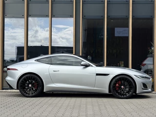 Jaguar F-TYPE P300 RWD R-Dynamic / 17