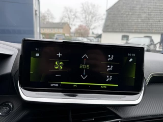 Peugeot 208 1.2 Turbo 100 PK GT | Navigatie | Zwart dak | Sportstoelen | Keyless Start | 17" Lichtmetalen Velgen | Full LED Verlichting | Climate Control | Cruise Control | Camera | Parkeersensoren | Dodehoek detectie | / 16