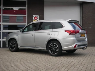 Mitsubishi Outlander 2.0 PHEV Premium Trekhaak| Camera| NAP / 4