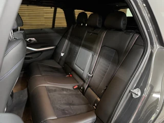 BMW 3-serie Touring 330e M-Sport Pro | LCI | Dravitgrau | 292PK | Plug-in Hybrid |Carplay | 19” | Harman Kardon | Trekhaak / 46
