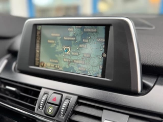 BMW 2 Serie Active Tourer 218d Active Tourer Essential I Automaat I Navigatie I Trekhaak / 28