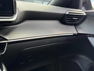 Peugeot 2008 Allure 1.2 PureTech 100PK Navigatie, Parkeersensoren, Keyless, Apple Carplay, Android Auto / 32