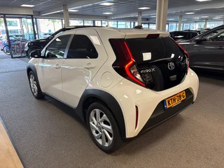 Toyota Aygo X 1.0 VVT-i MT Play /clima/stoelverw / camera/cruisec /pdc/apple/boeken / 9