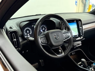 Volvo XC40 1.5 T3 R-Design | Pano | Winterpakket | Elektr voorstoelen+memory | Camera | Carplay / 2