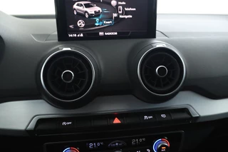 Audi Q2 30 TFSI Sport  S-line! Leer, Cruise, Navigatie / 31