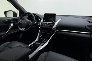 Mitsubishi Eclipse Cross 2.4 PHEV Prestige Automaat | SOH: 98% | Lederen bekleding | Panoramisch schuifdak | Stoel & Stuurverwarming | Camera | Climate control | Extra getint glas / 19