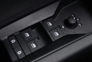 Audi Q4 e-tron 40 e-tron 204 PK l Adaptive Cruise / 22
