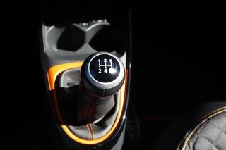 Toyota Aygo X LIMITED JBL-AUDIO STOELVERWARMING KEYLESS PARK-SENSOREN 18"LMV APPLE/ANDROID LED CLIMA CAMERA AD-CRUISE NL-AUTO / 30