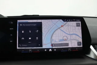BMW X1 xDrive25e Frozen Grey l Pano l Trekhaak l Harman Kardon l Leder l 360° Camera / 18