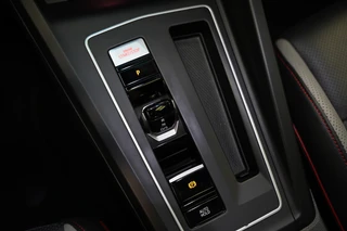 Volkswagen Golf 2.0 TSI GTI  Akrapovič Panoramadak Harman&Kardon Sterrenhemel 19''LM / 15