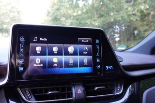 Toyota C-HR 1.8 Hybrid Executive  | Dealer onderhouden | NAVI | Camera | Trekhaak | Cruise control | / 39
