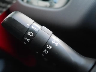 Peugeot 108 1.0 e-VTi Allure | Apple carplay | Achteruitrijcamera | Dab | Mistlampen | Zwart dak | Extra getint glas | Climate control | 5 deurs | Stuurwielbediening / 18