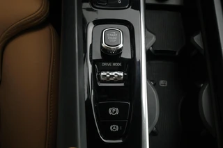 Volvo XC60 T8 Recharge AWD Momentum | Leder | Panoramadak | Parkeercamera | Keyless / 28