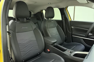 Jeep Avenger 1.2 e-Hybrid Summit Automaat | JBL Soundsystem | Navigatie | Elektrische achterklep | Keylee | Climate control | Camera | Draadloze telefoonlader / 15
